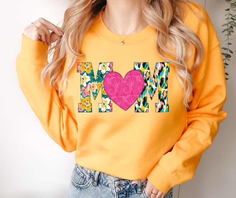 Mom (embroidered look) - DTF